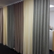 Ljuddämpande gardiner i ull i kontorsmiljö