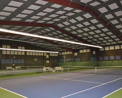 Sport Ljudabsorbent monterad i tak och på väggar i sporthall